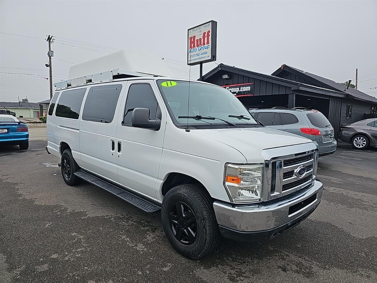 Ford Econoline Wagon E-350 Super Duty Ext XL 2011