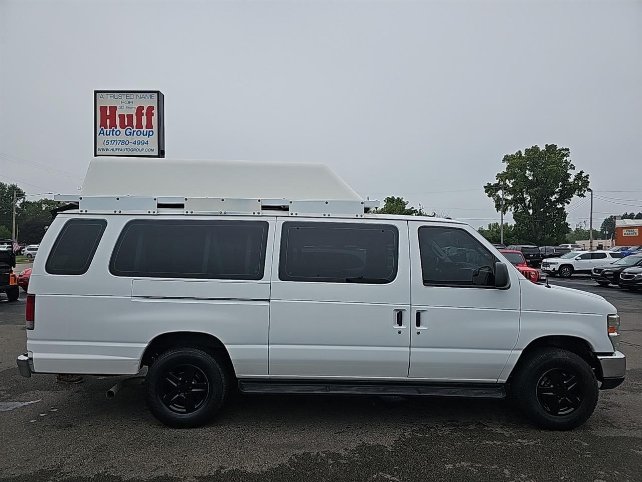 Ford Econoline Wagon E-350 Super Duty Ext XL 2011