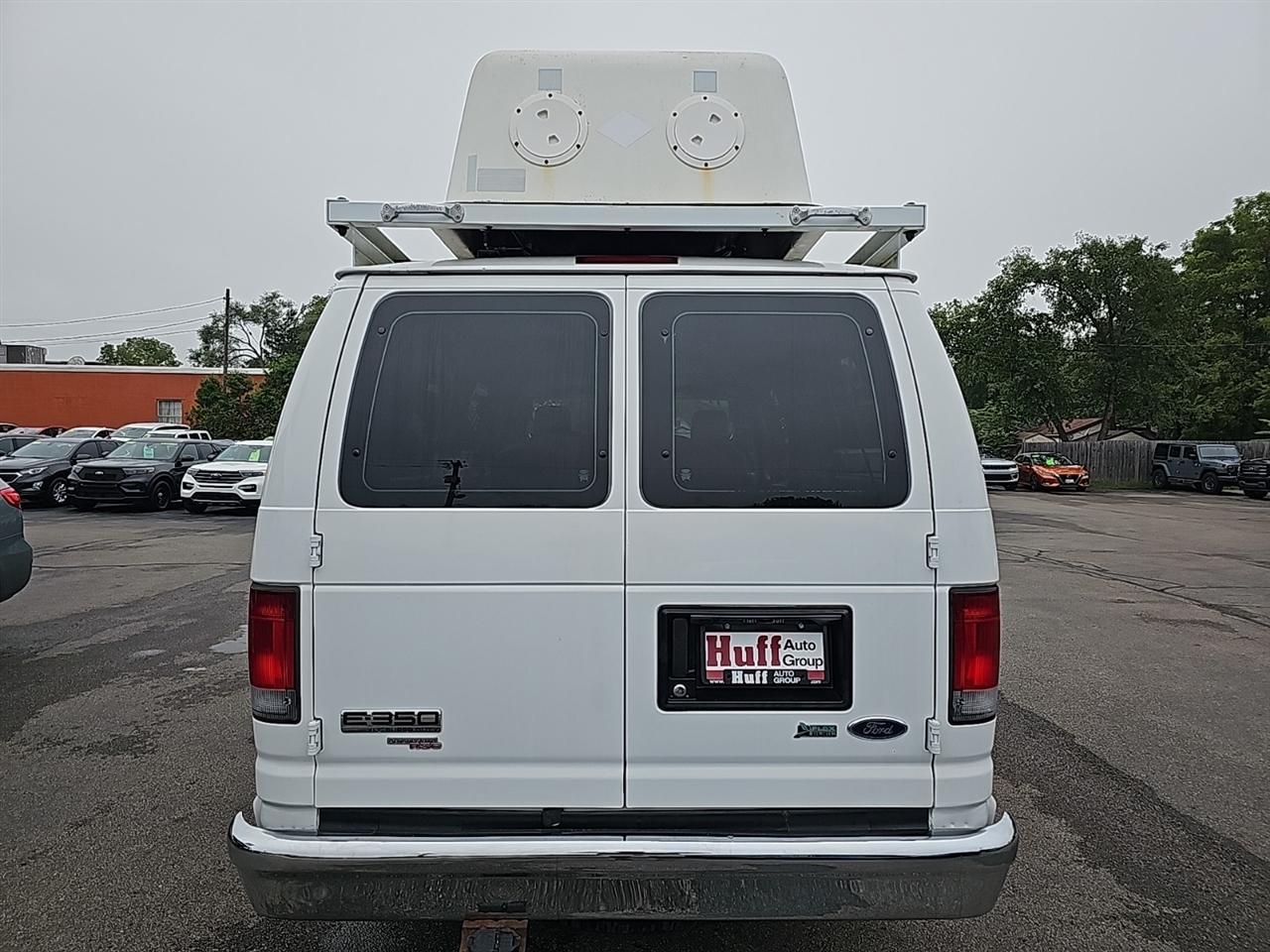 Ford Econoline Wagon E-350 Super Duty Ext XL 2011