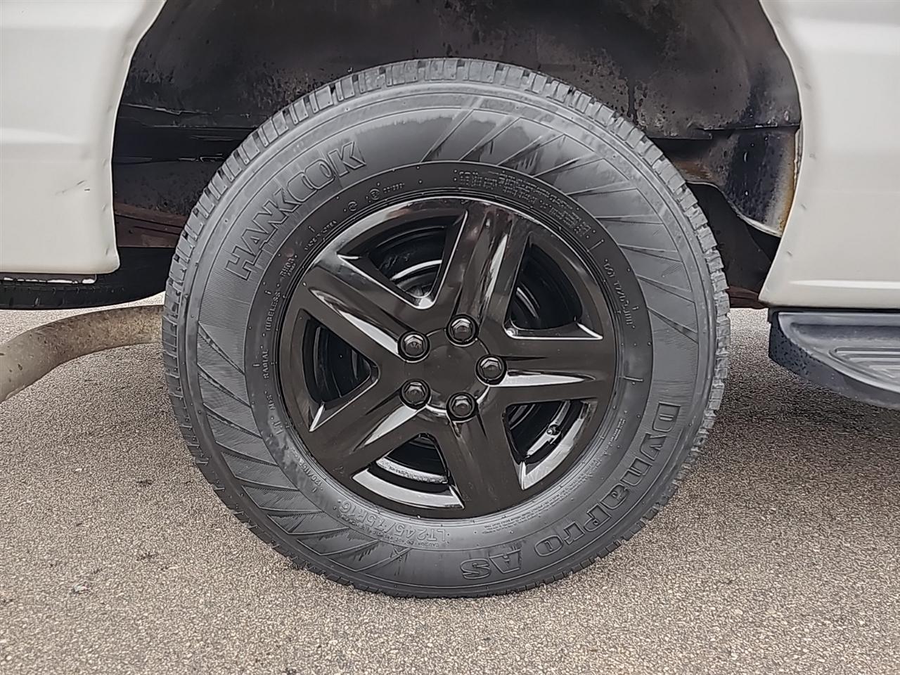 Ford Econoline Wagon E-350 Super Duty Ext XL 2011