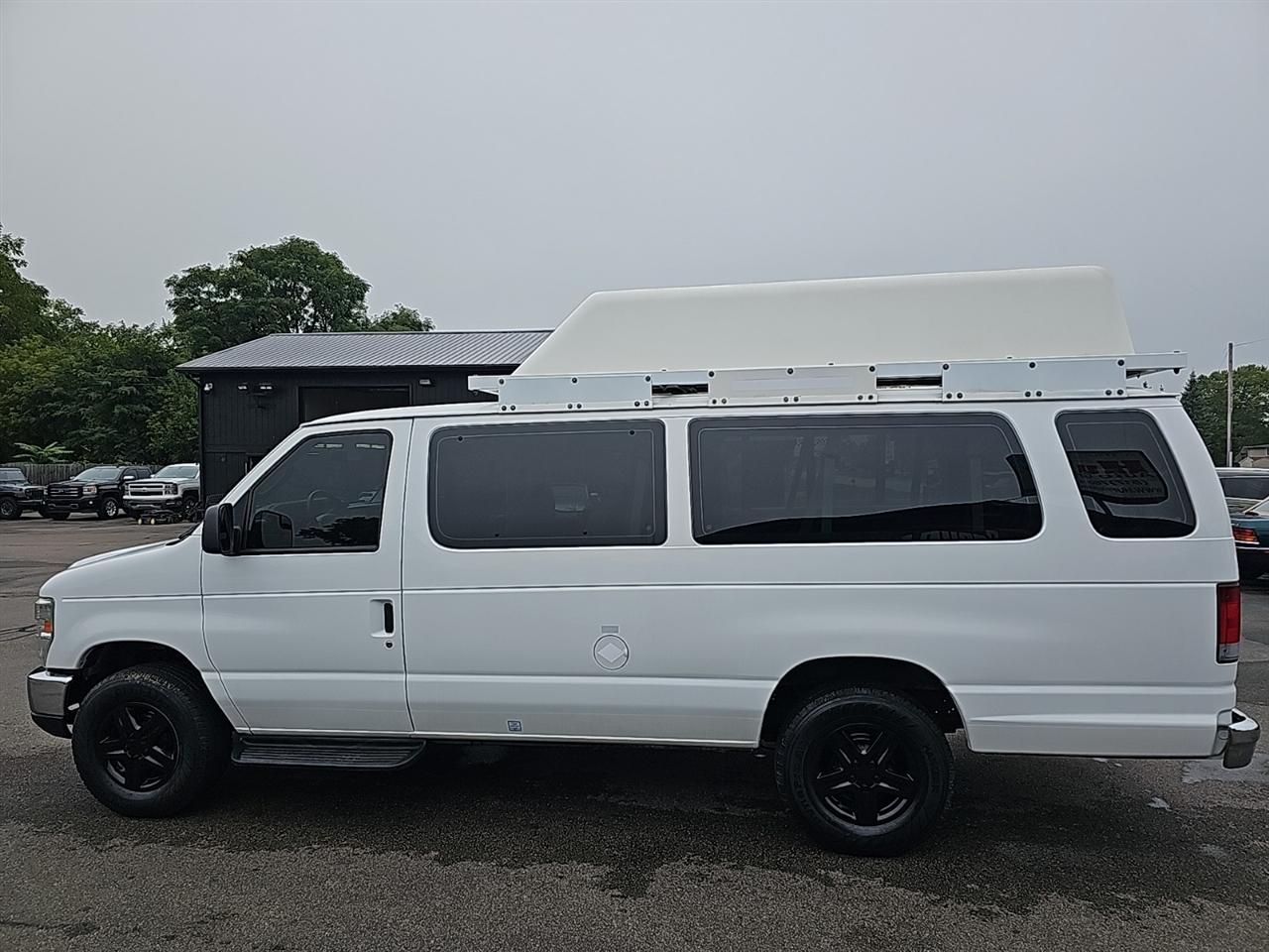 Ford Econoline Wagon E-350 Super Duty Ext XL 2011