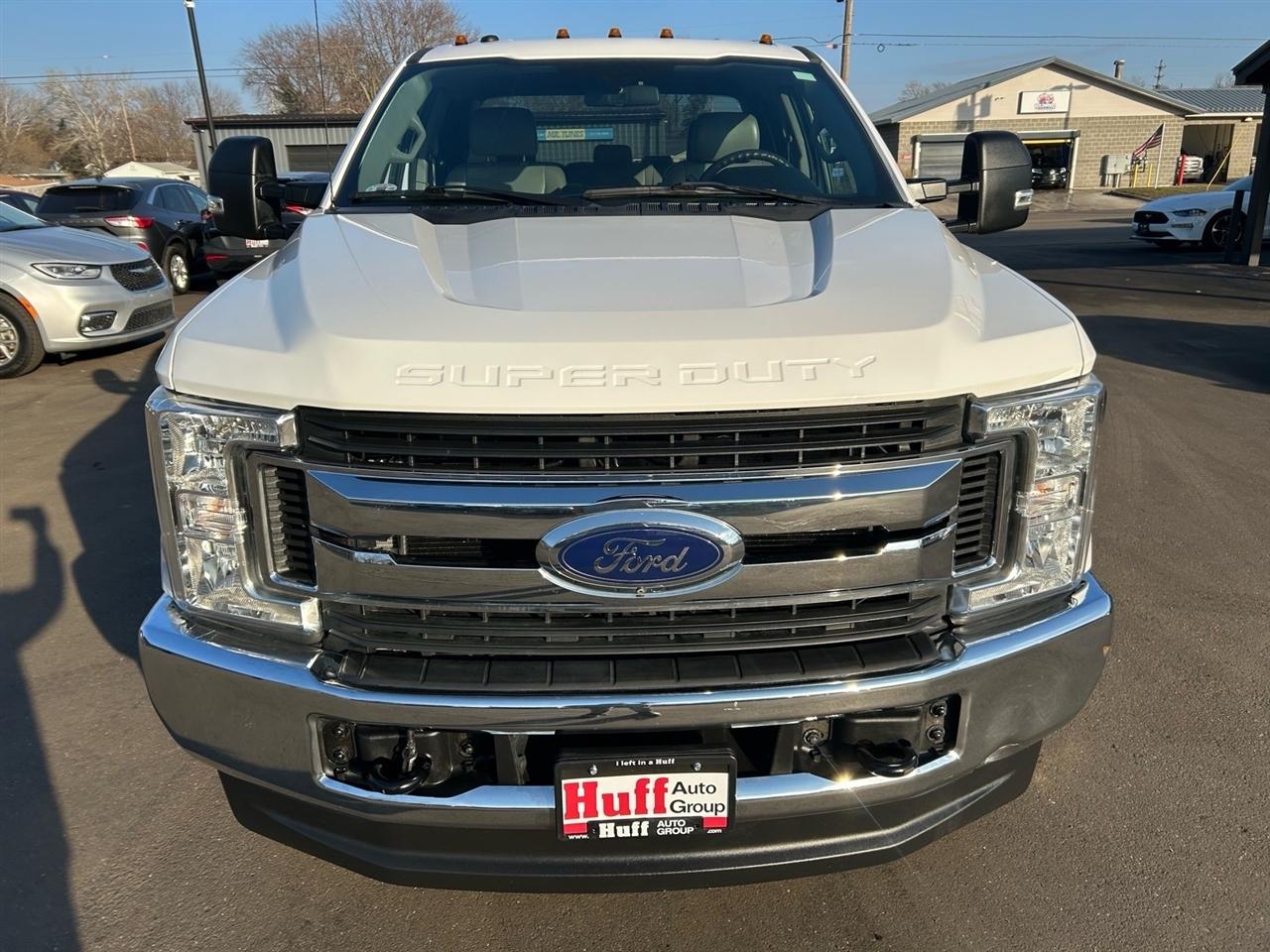 Ford Super Duty F-350 SRW Lariat 4WD SuperCab 8' Box 2019