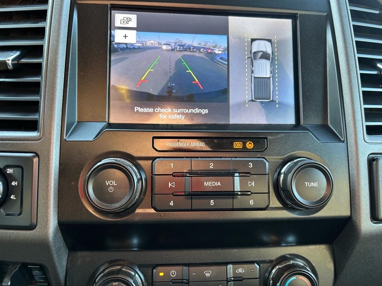 Ford Super Duty F-350 SRW Lariat 4WD SuperCab 8' Box 2019