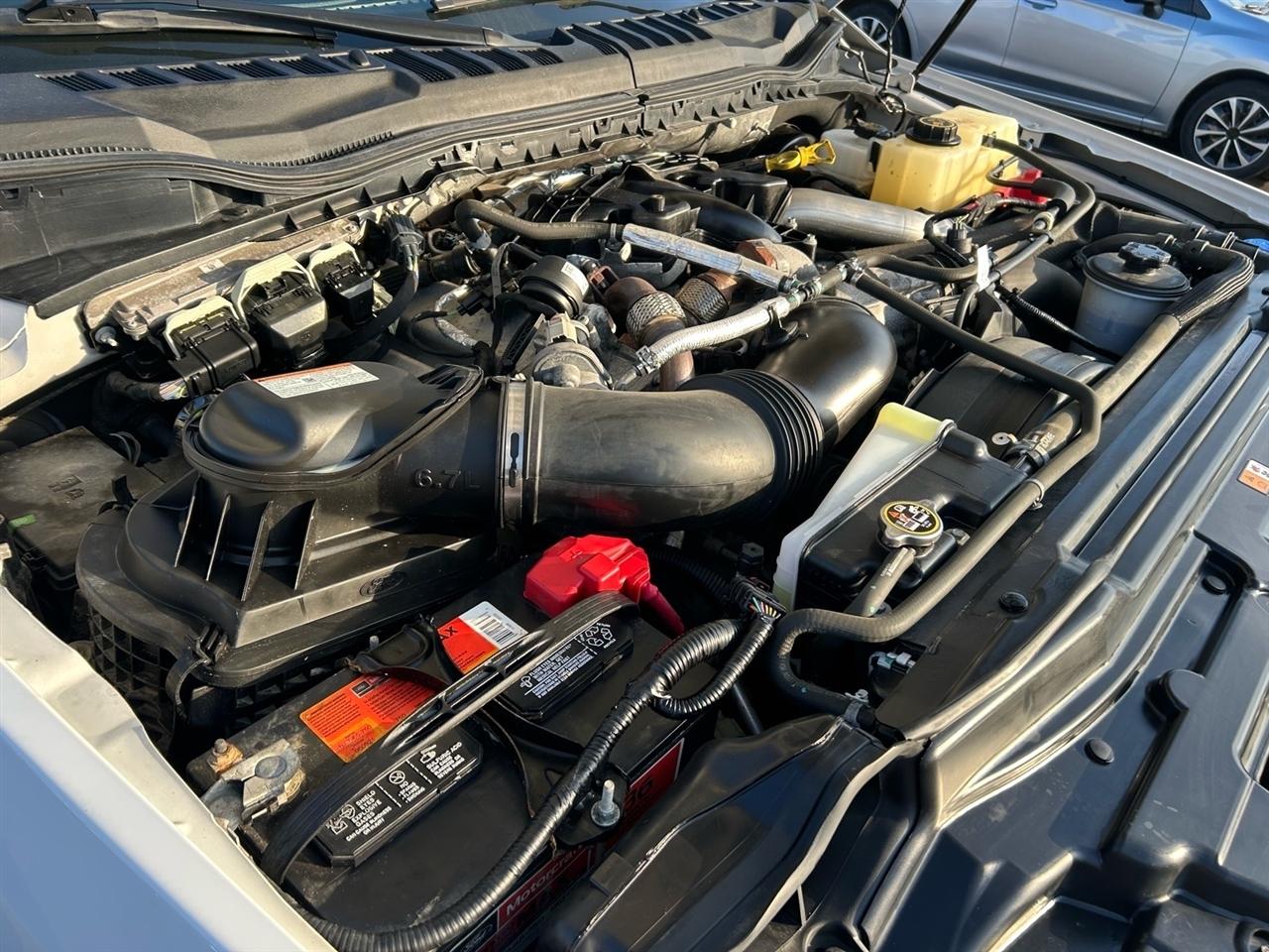 Ford Super Duty F-350 SRW Lariat 4WD SuperCab 8' Box 2019