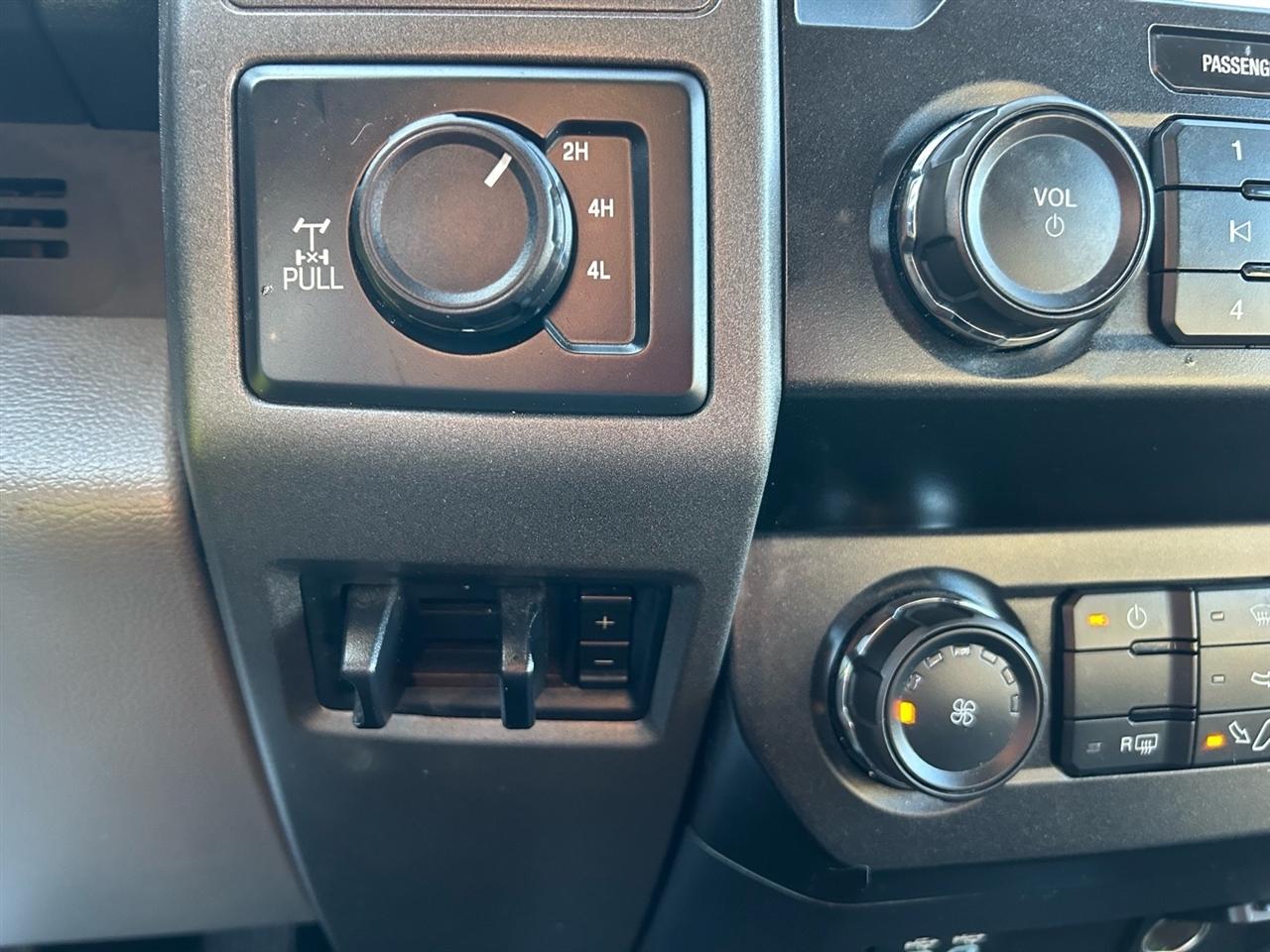 Ford Super Duty F-350 SRW Lariat 4WD SuperCab 8' Box 2019