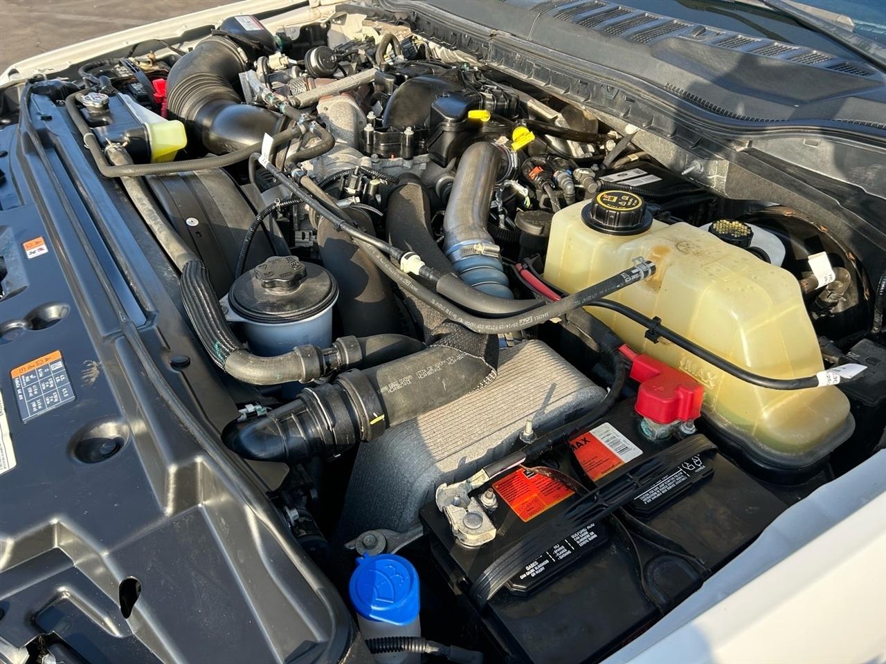 Ford Super Duty F-350 SRW Lariat 4WD SuperCab 8' Box 2019