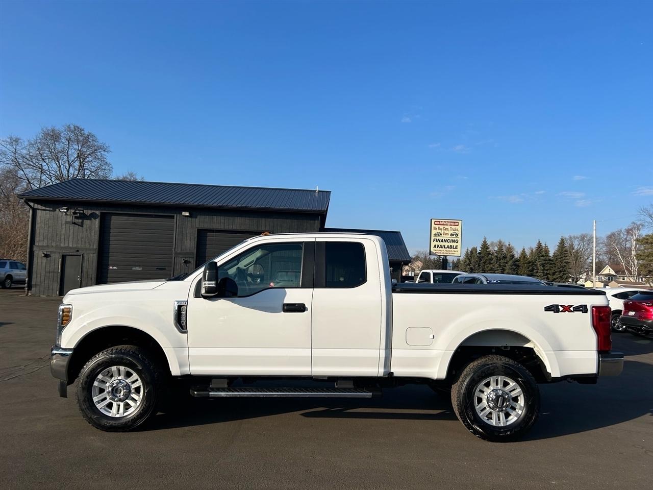 Ford Super Duty F-350 SRW Lariat 4WD SuperCab 8' Box 2019