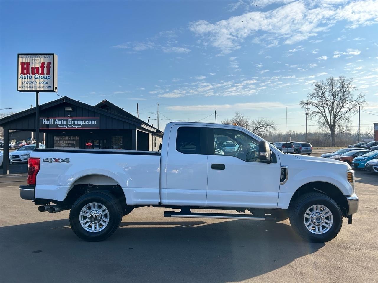 Ford Super Duty F-350 SRW Lariat 4WD SuperCab 8' Box 2019