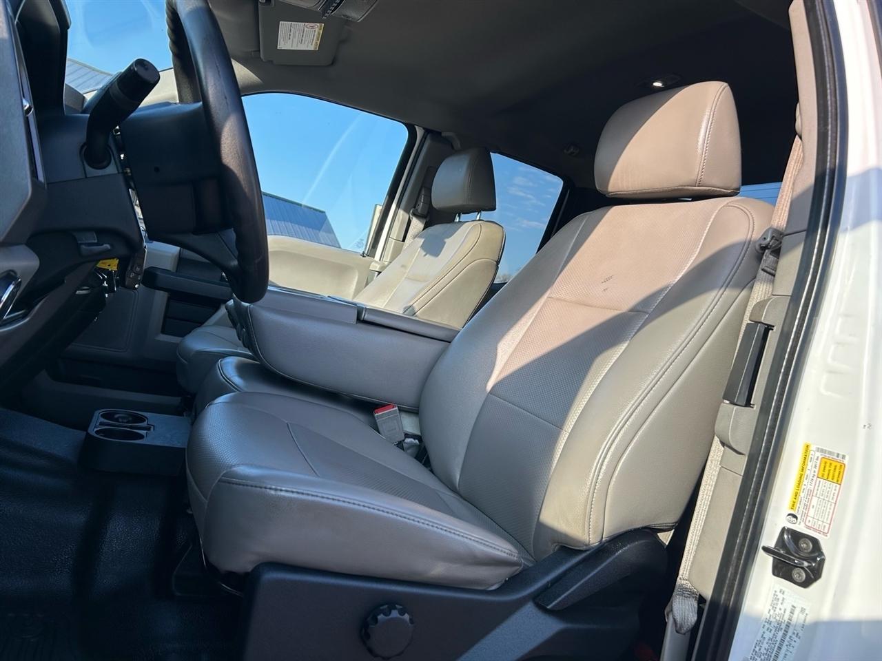 Ford Super Duty F-350 SRW Lariat 4WD SuperCab 8' Box 2019