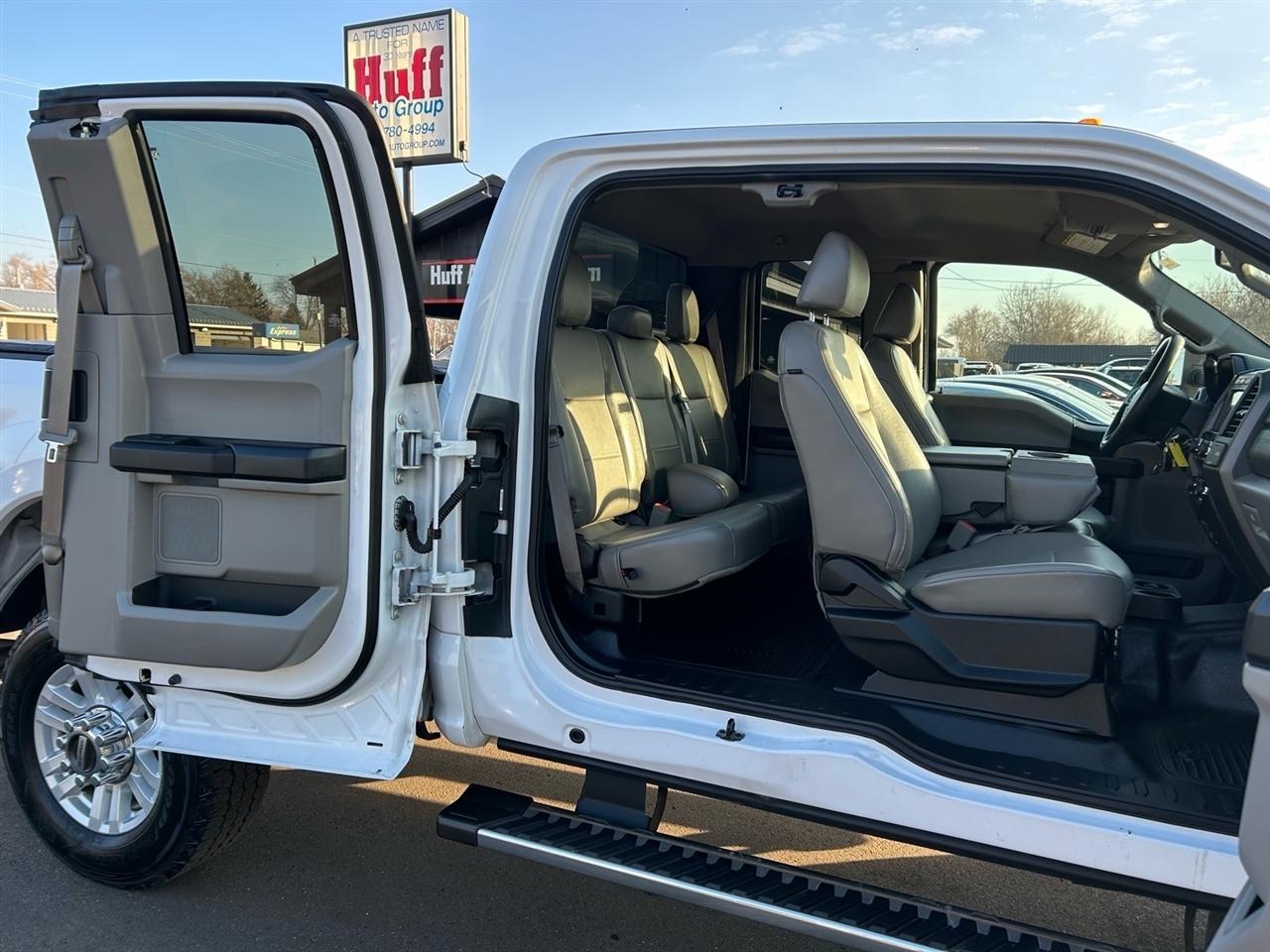 Ford Super Duty F-350 SRW Lariat 4WD SuperCab 8' Box 2019