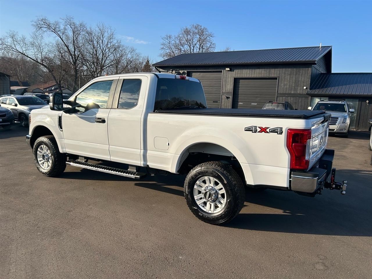 Ford Super Duty F-350 SRW Lariat 4WD SuperCab 8' Box 2019