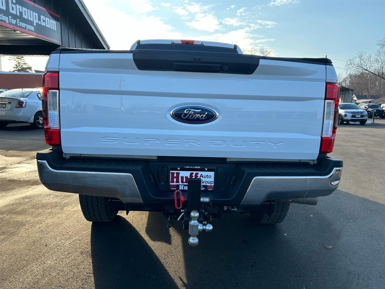 Ford Super Duty F-350 SRW Lariat 4WD SuperCab 8' Box 2019