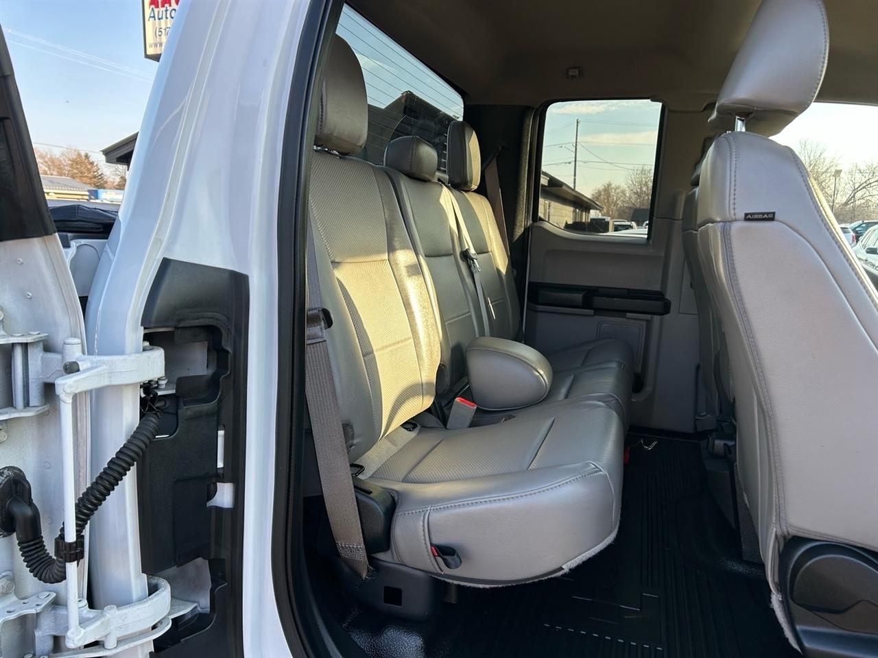 Ford Super Duty F-350 SRW Lariat 4WD SuperCab 8' Box 2019
