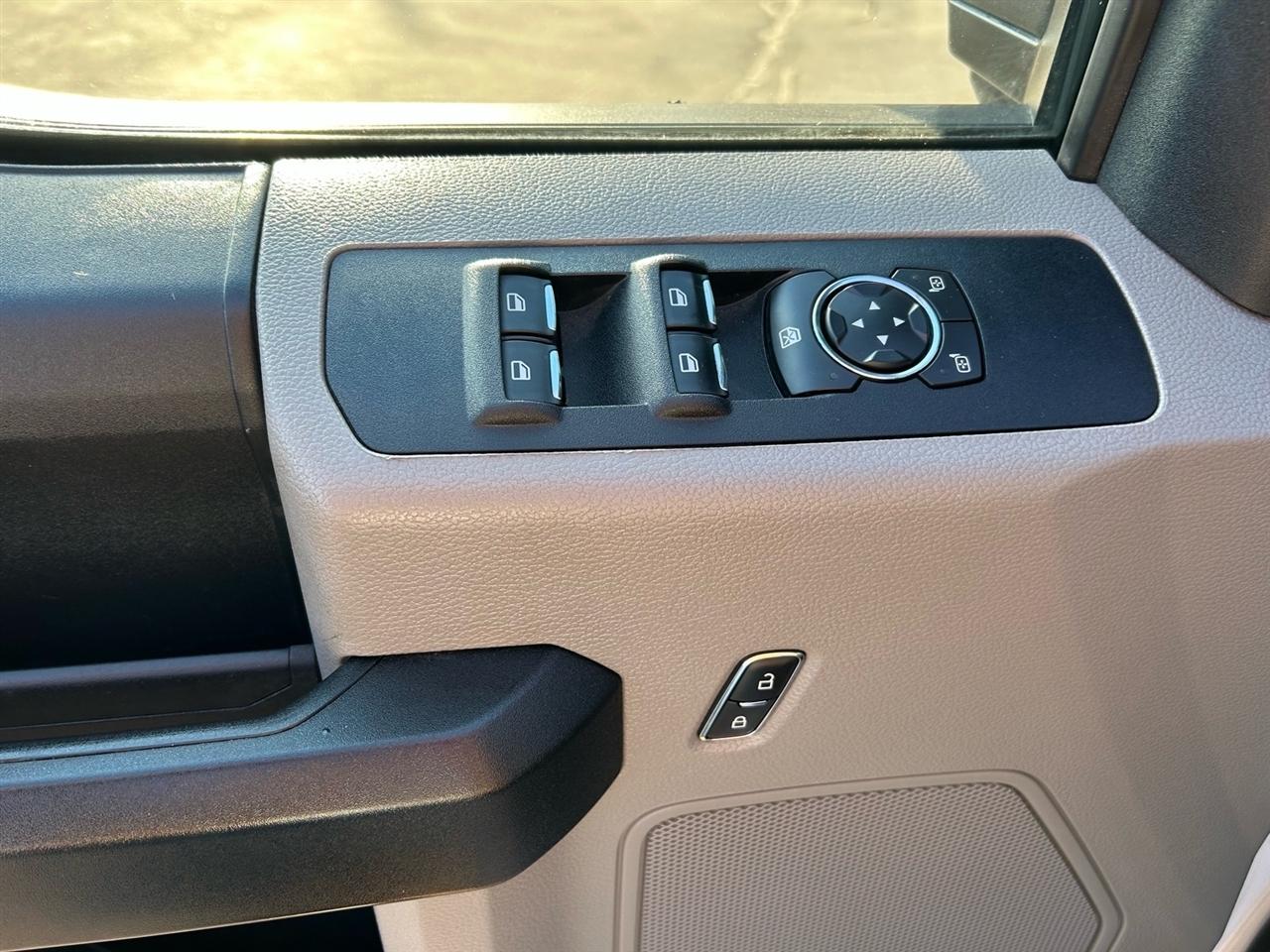 Ford Super Duty F-350 SRW Lariat 4WD SuperCab 8' Box 2019