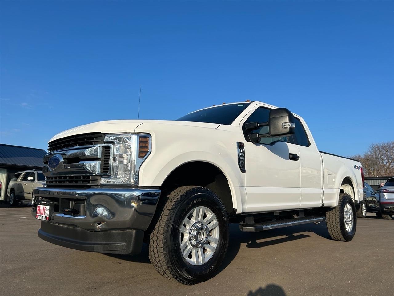 Ford Super Duty F-350 SRW Lariat 4WD SuperCab 8' Box 2019