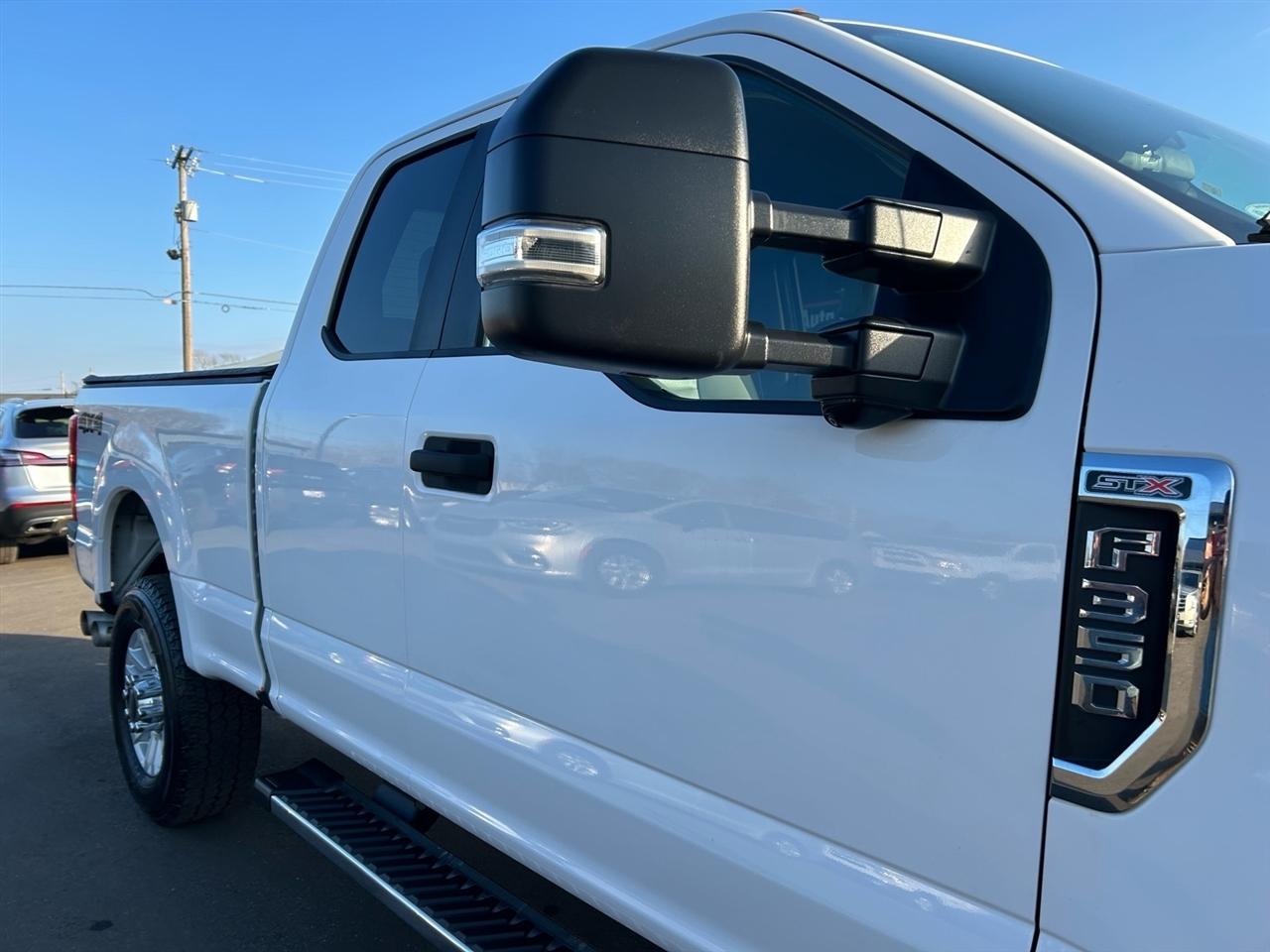 Ford Super Duty F-350 SRW Lariat 4WD SuperCab 8' Box 2019