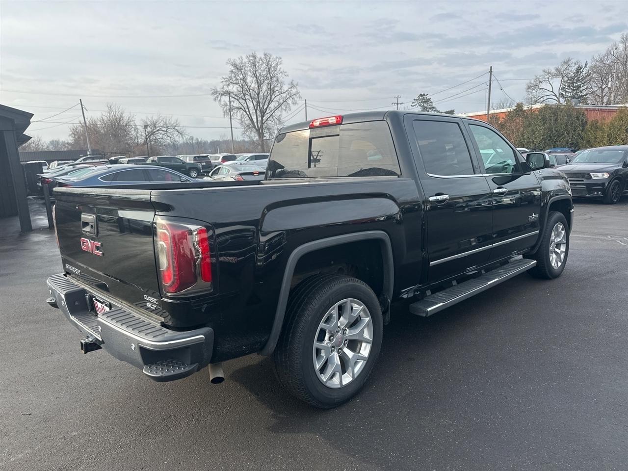 GMC Sierra 1500 4WD Crew Cab 143.5" SLT 2018