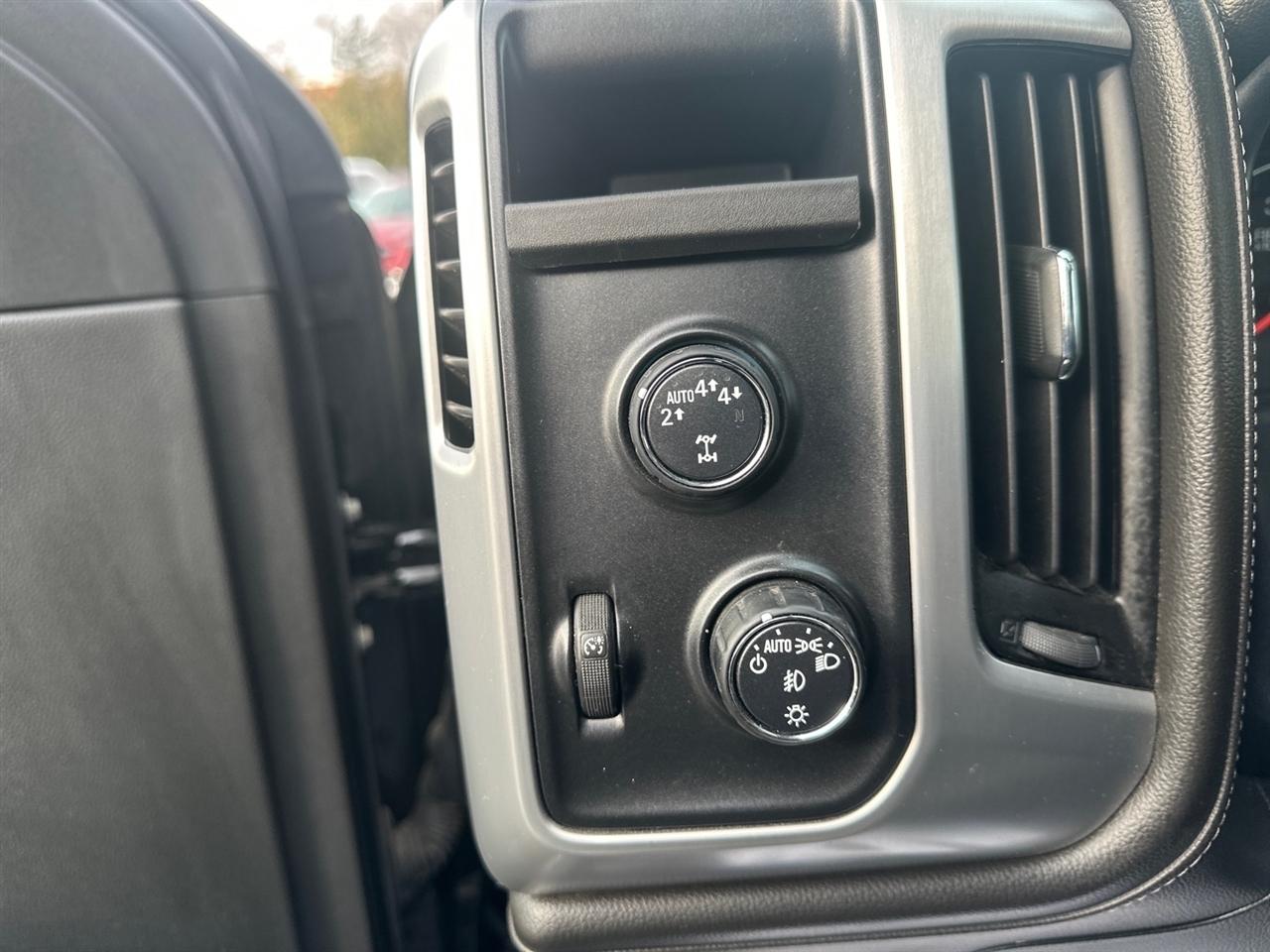 GMC Sierra 1500 4WD Crew Cab 143.5" SLT 2018