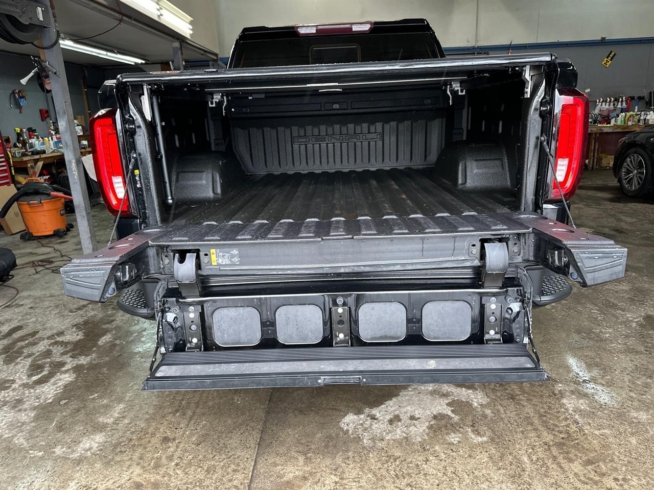 GMC Sierra 1500 4WD Crew Cab 147" Denali 2019