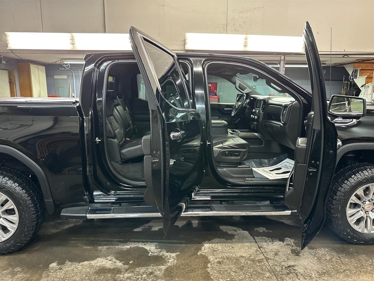GMC Sierra 1500 4WD Crew Cab 147" Denali 2019