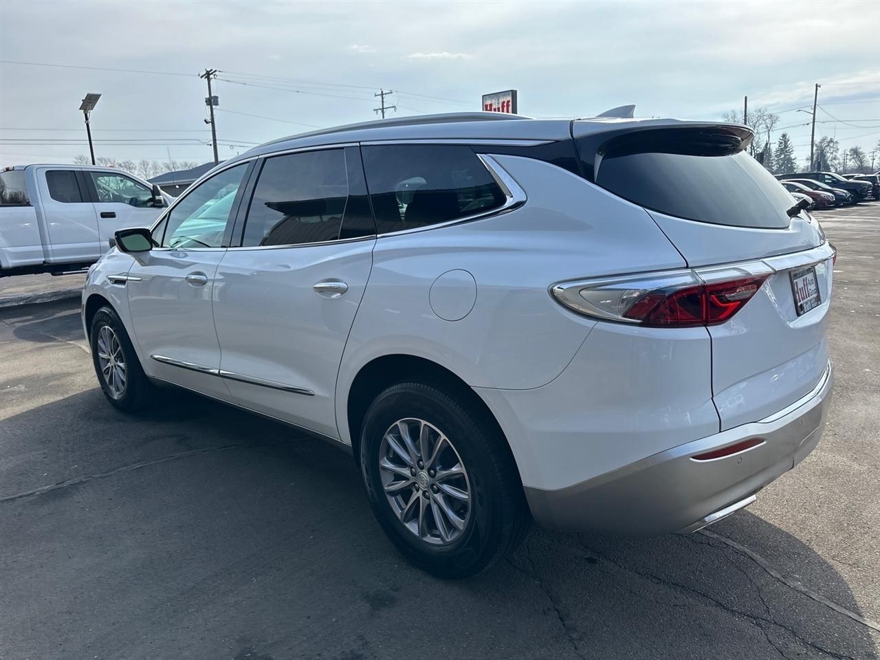 Buick Enclave FWD 4dr Essence 2022