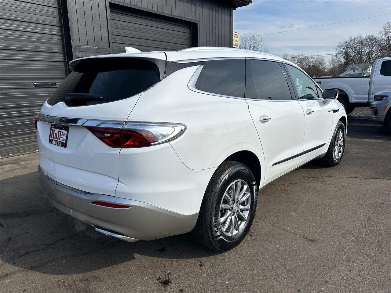 Buick Enclave FWD 4dr Essence 2022