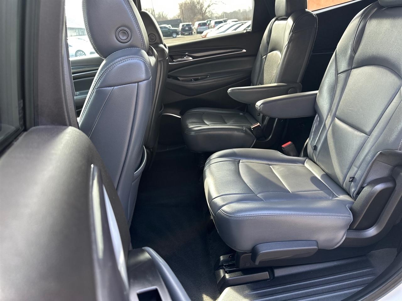 Buick Enclave FWD 4dr Essence 2022