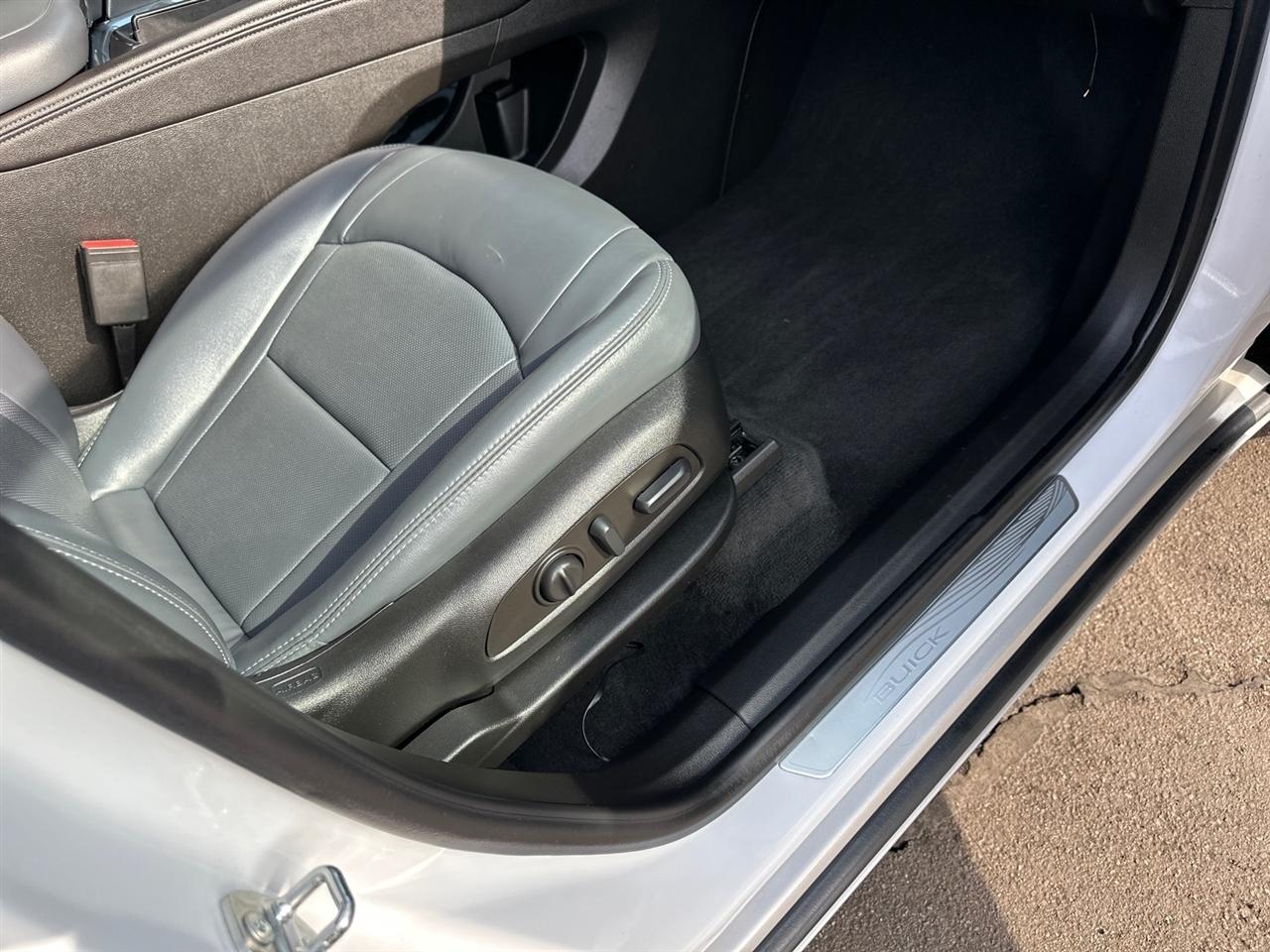 Buick Enclave FWD 4dr Essence 2022