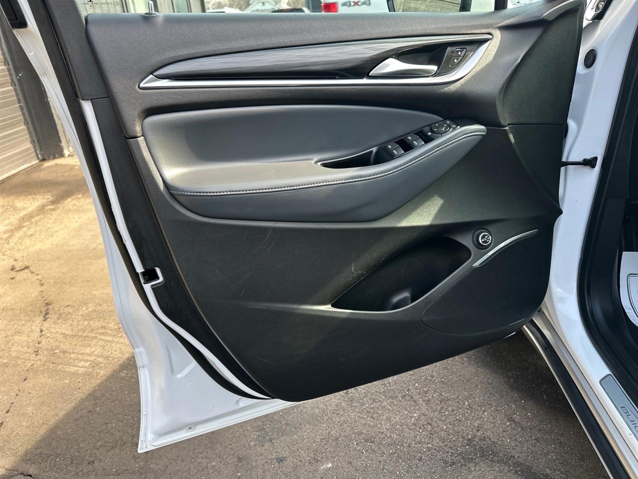 Buick Enclave FWD 4dr Essence 2022