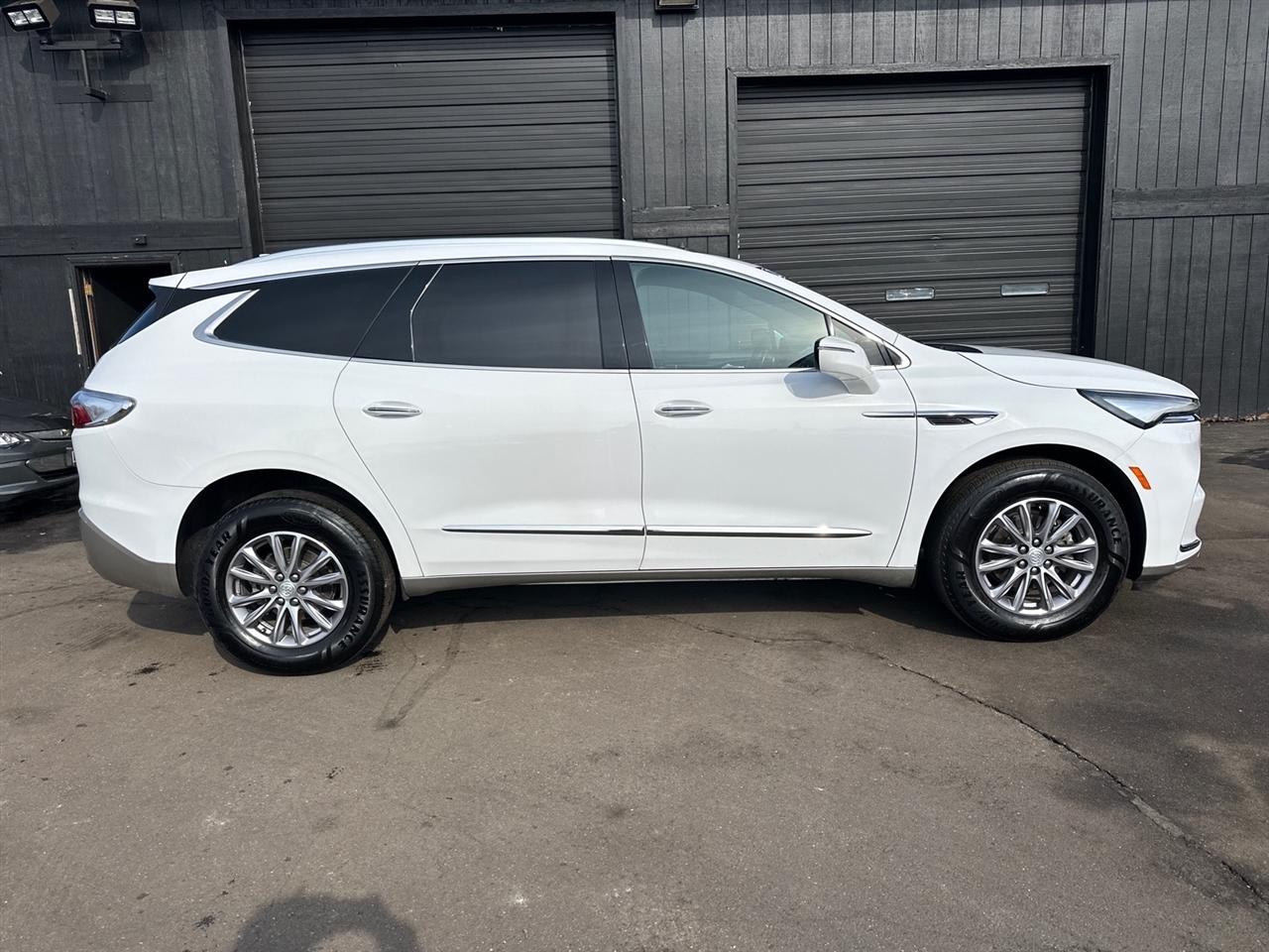 Buick Enclave FWD 4dr Essence 2022