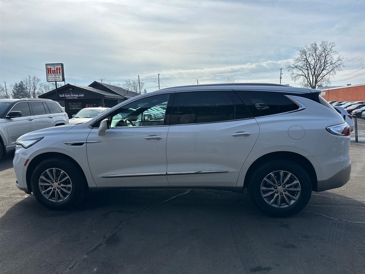 Buick Enclave FWD 4dr Essence 2022