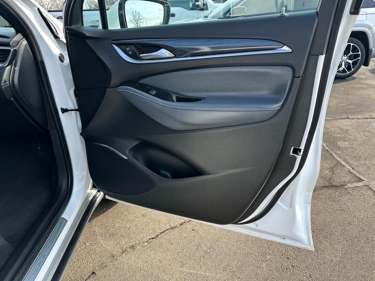 Buick Enclave FWD 4dr Essence 2022