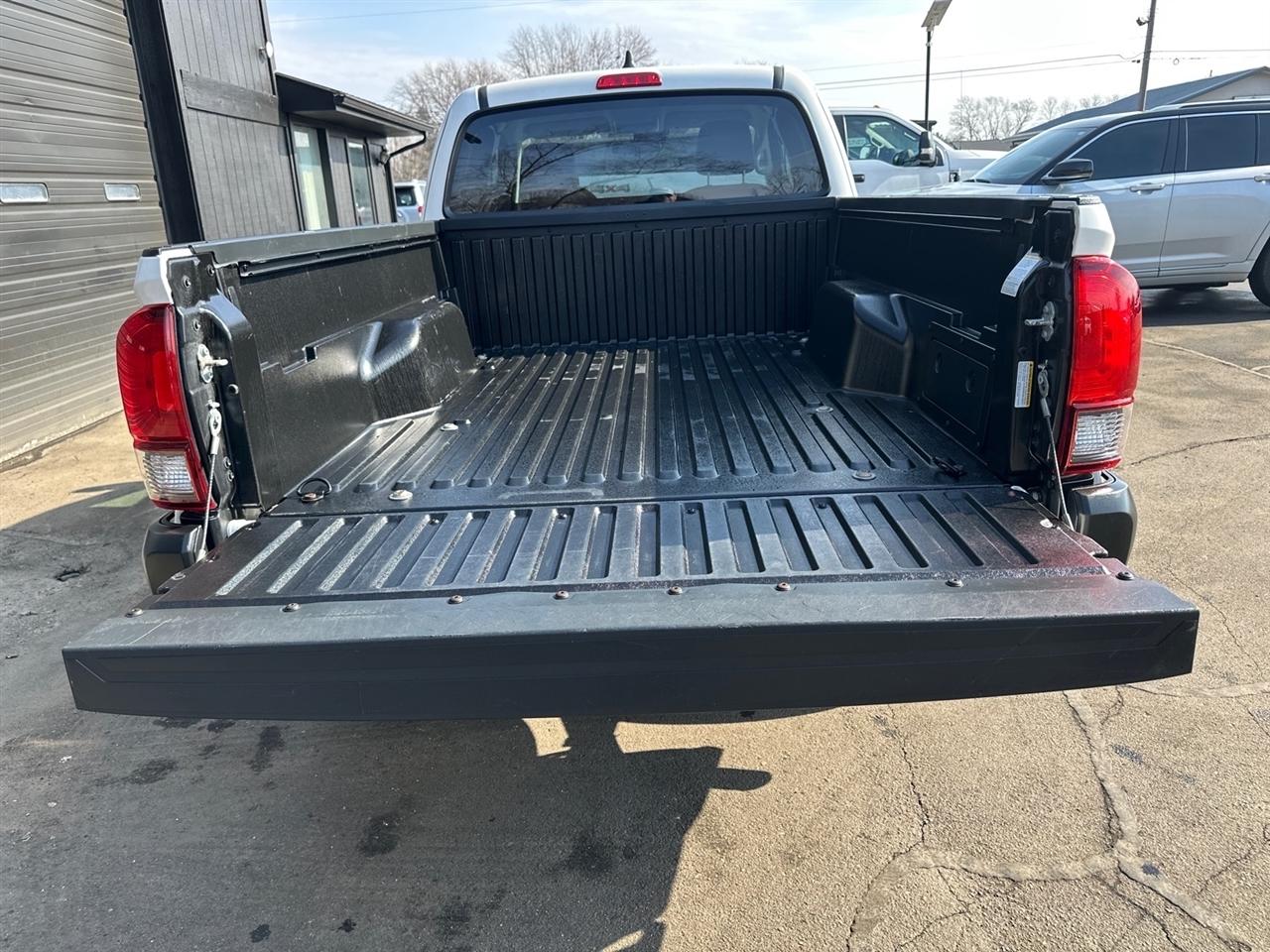 Toyota Tacoma 2WD SR5 Access Cab 6' Bed I4 AT (Natl) 2023