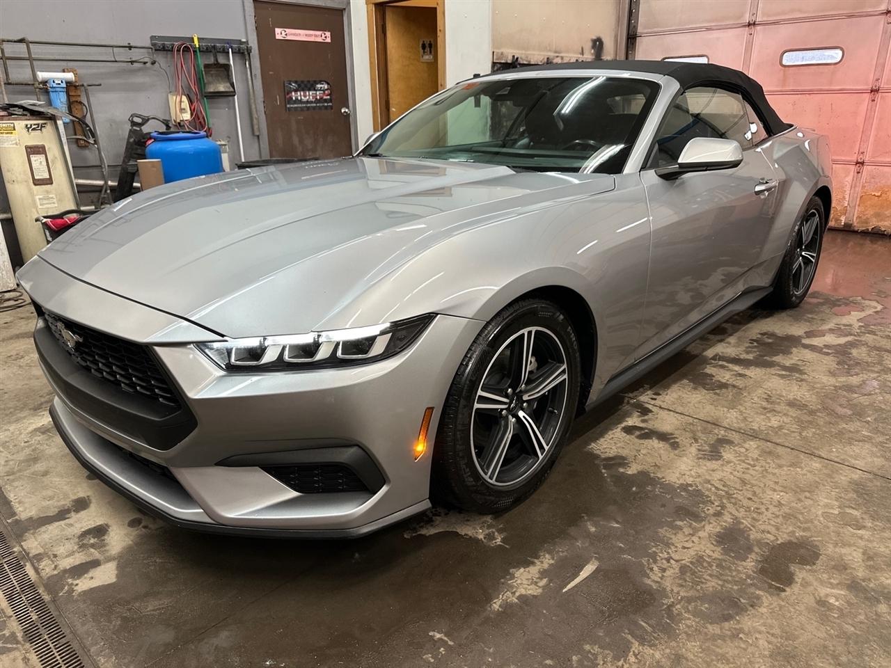 Ford Mustang EcoBoost Convertible 2024