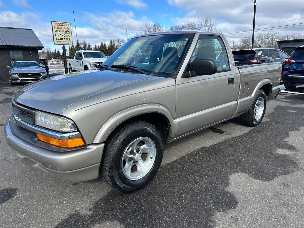 Chevrolet S-10 Reg Cab 108" WB LS 1998