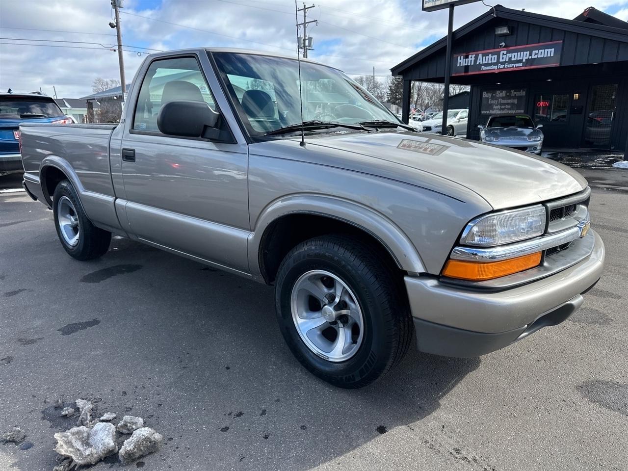 Chevrolet S-10 Reg Cab 108" WB LS 1998