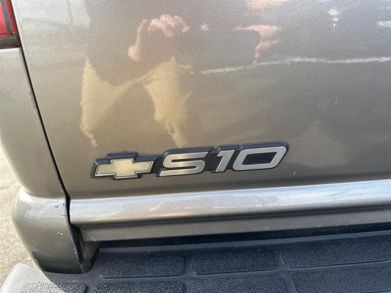 Chevrolet S-10 Reg Cab 108" WB LS 1998