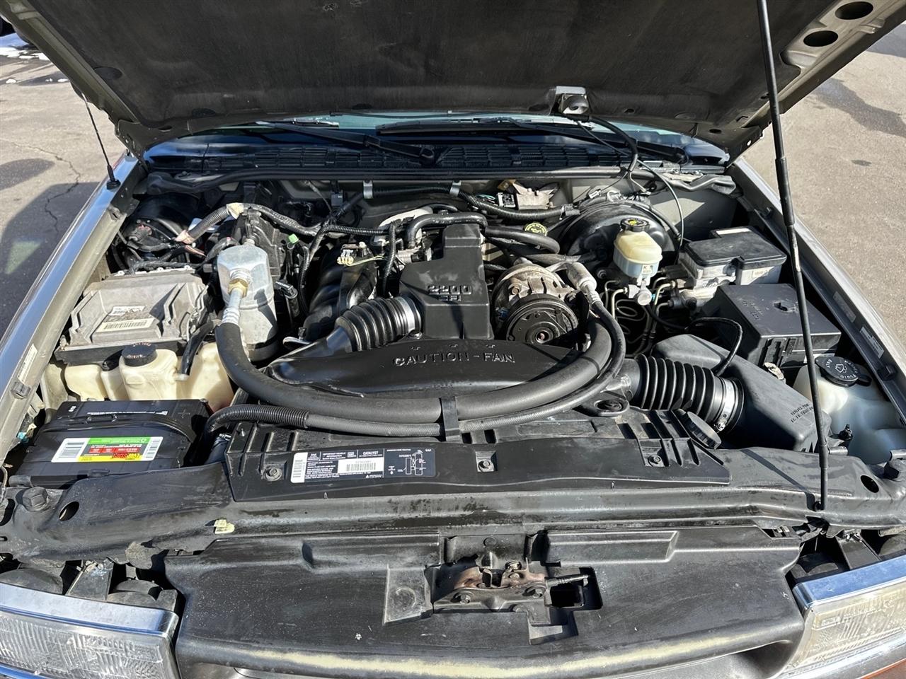 Chevrolet S-10 Reg Cab 108" WB LS 1998