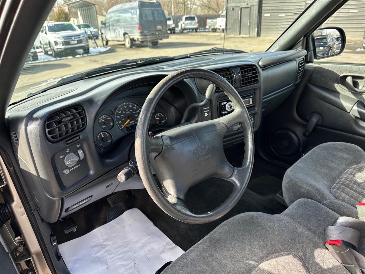 Chevrolet S-10 Reg Cab 108" WB LS 1998