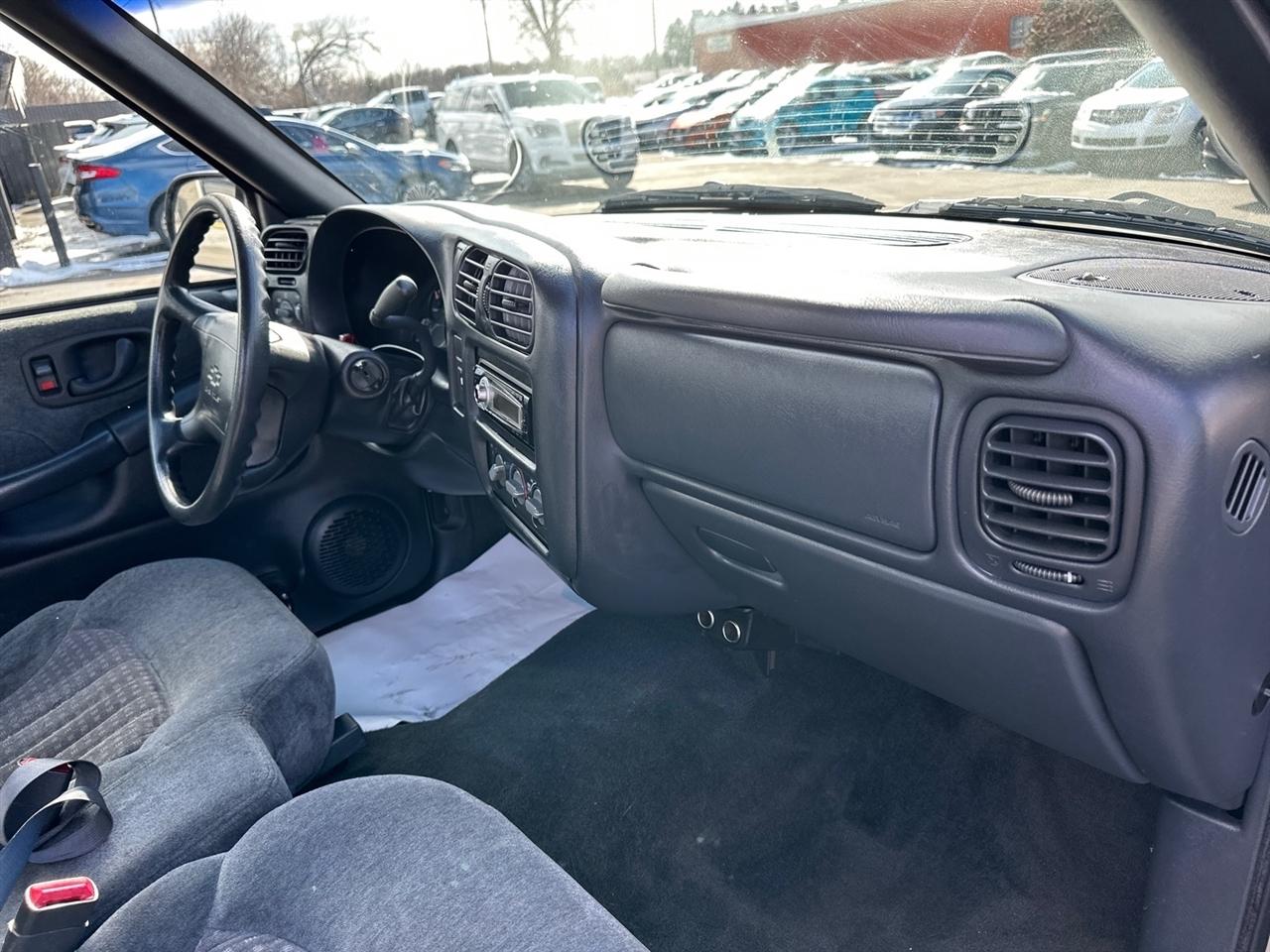 Chevrolet S-10 Reg Cab 108" WB LS 1998