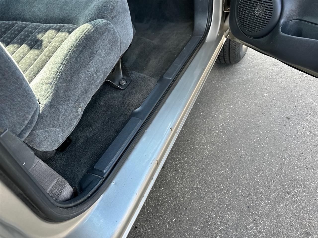 Chevrolet S-10 Reg Cab 108" WB LS 1998