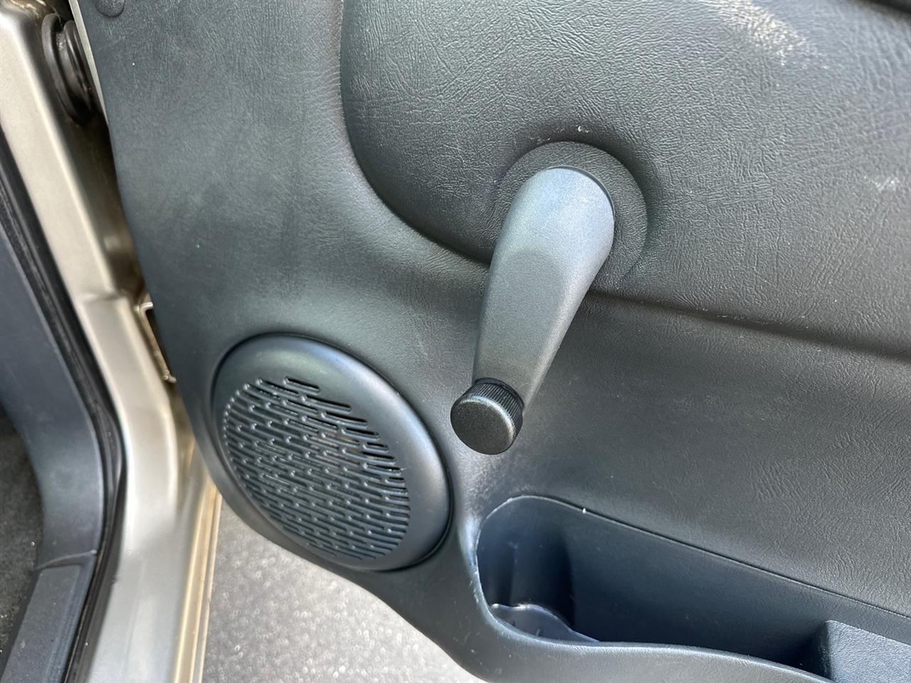 Chevrolet S-10 Reg Cab 108" WB LS 1998