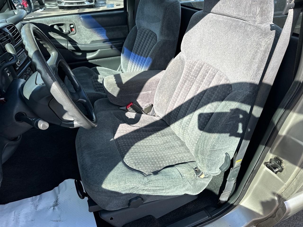 Chevrolet S-10 Reg Cab 108" WB LS 1998