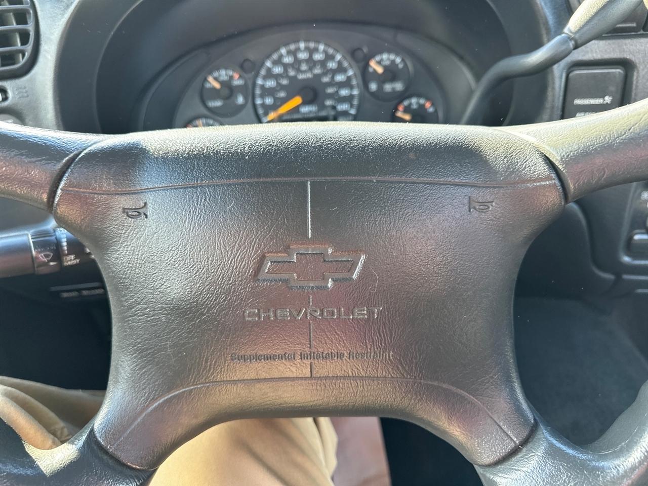 Chevrolet S-10 Reg Cab 108" WB LS 1998