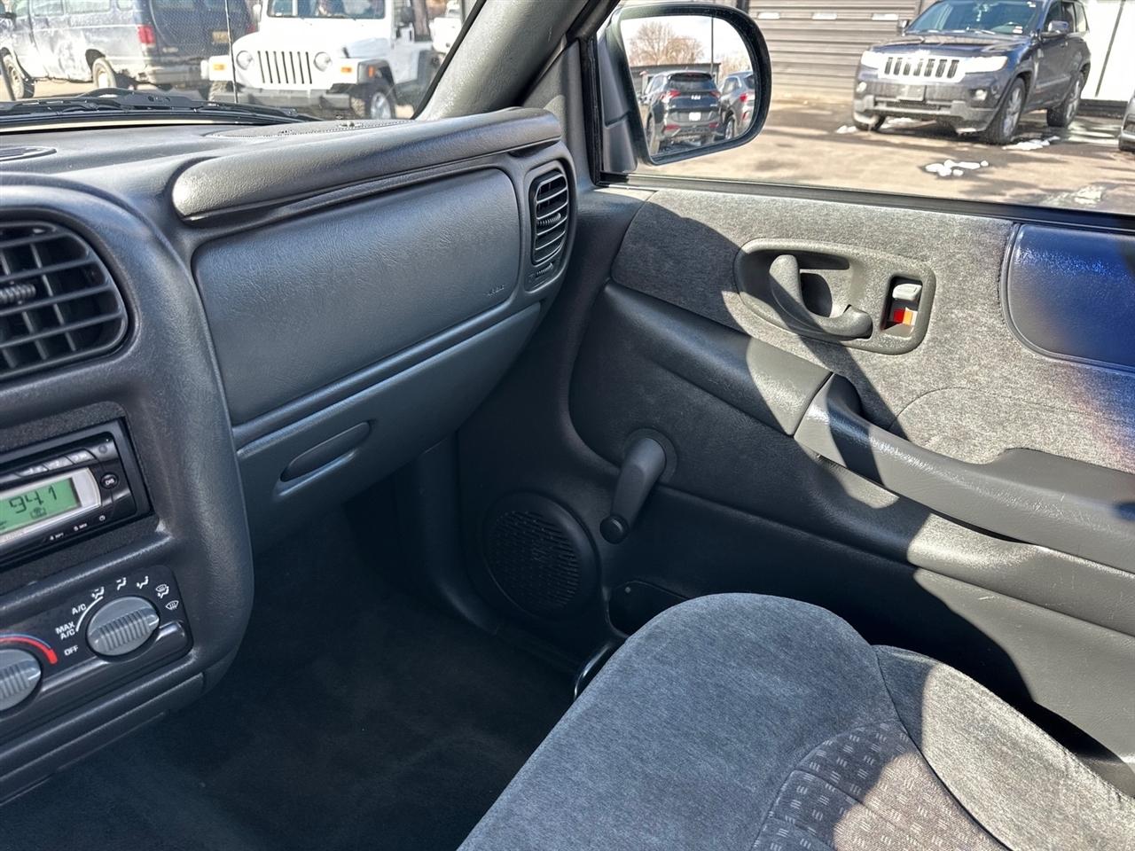 Chevrolet S-10 Reg Cab 108" WB LS 1998