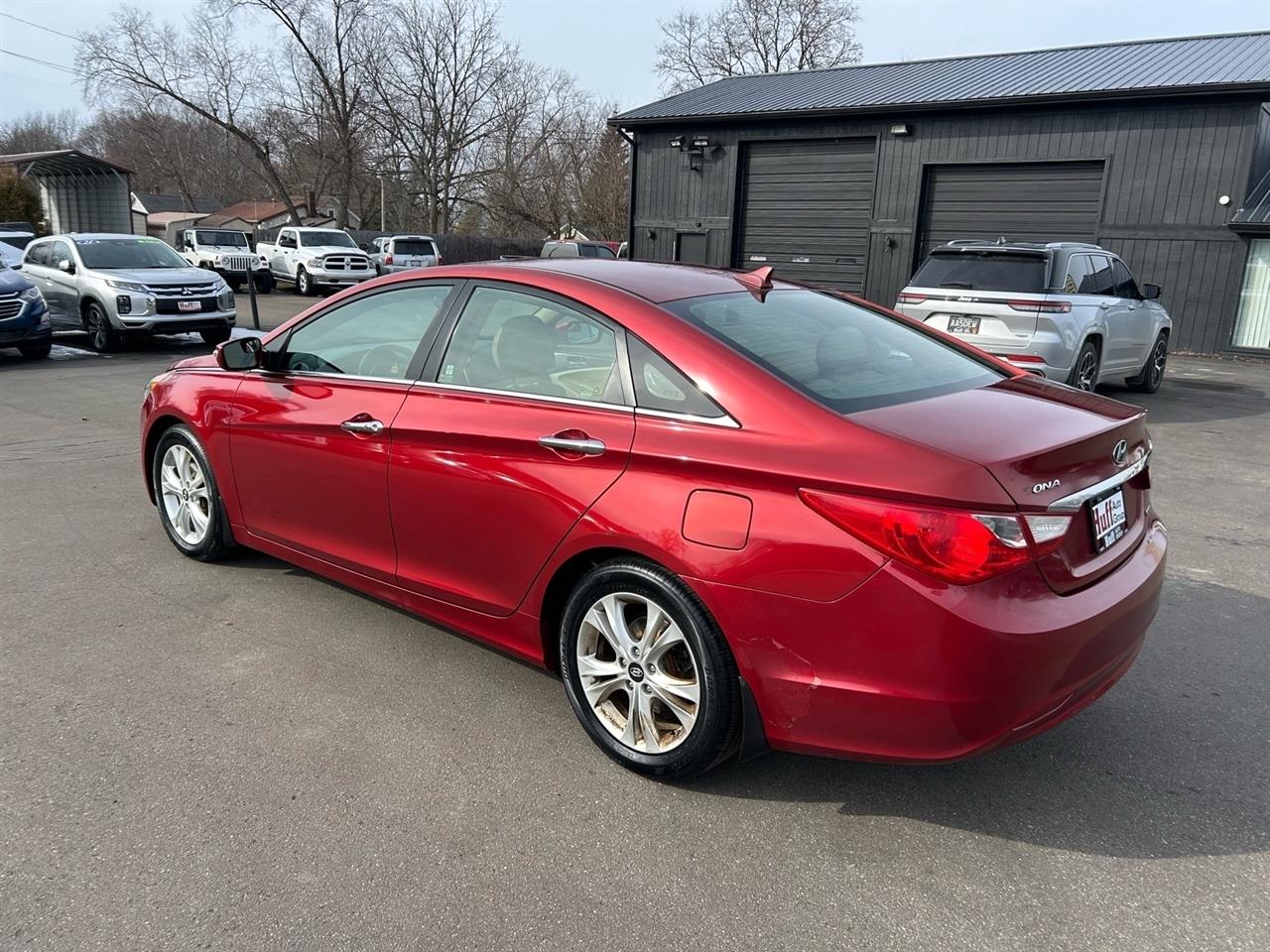 Hyundai Sonata 4dr Sdn 2.4L Auto Ltd 2011