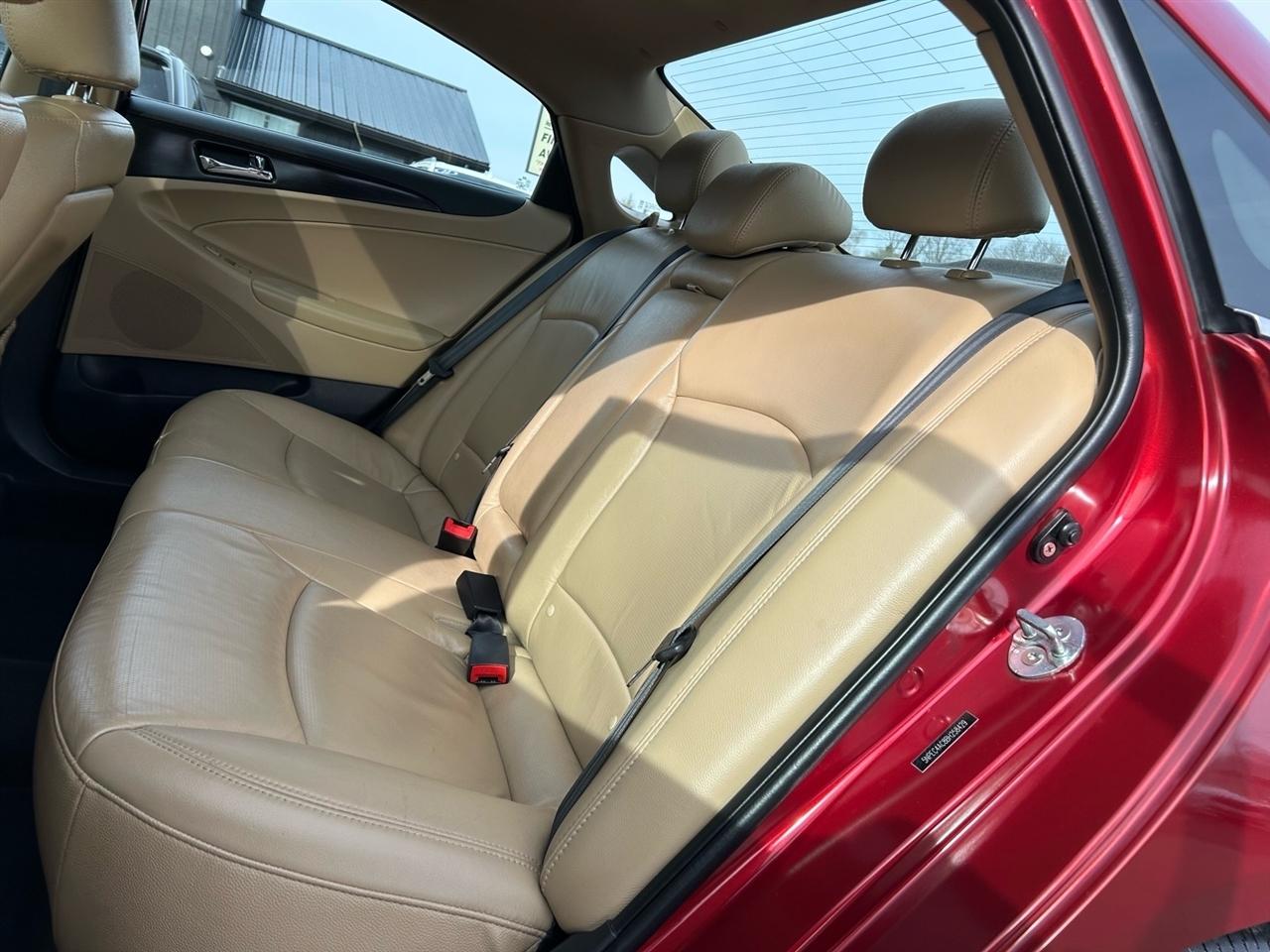 Hyundai Sonata 4dr Sdn 2.4L Auto Ltd 2011