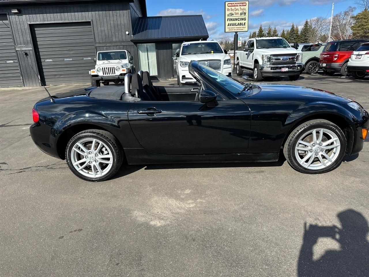 Mazda MX-5 Miata 2dr Conv Auto Sport 2011