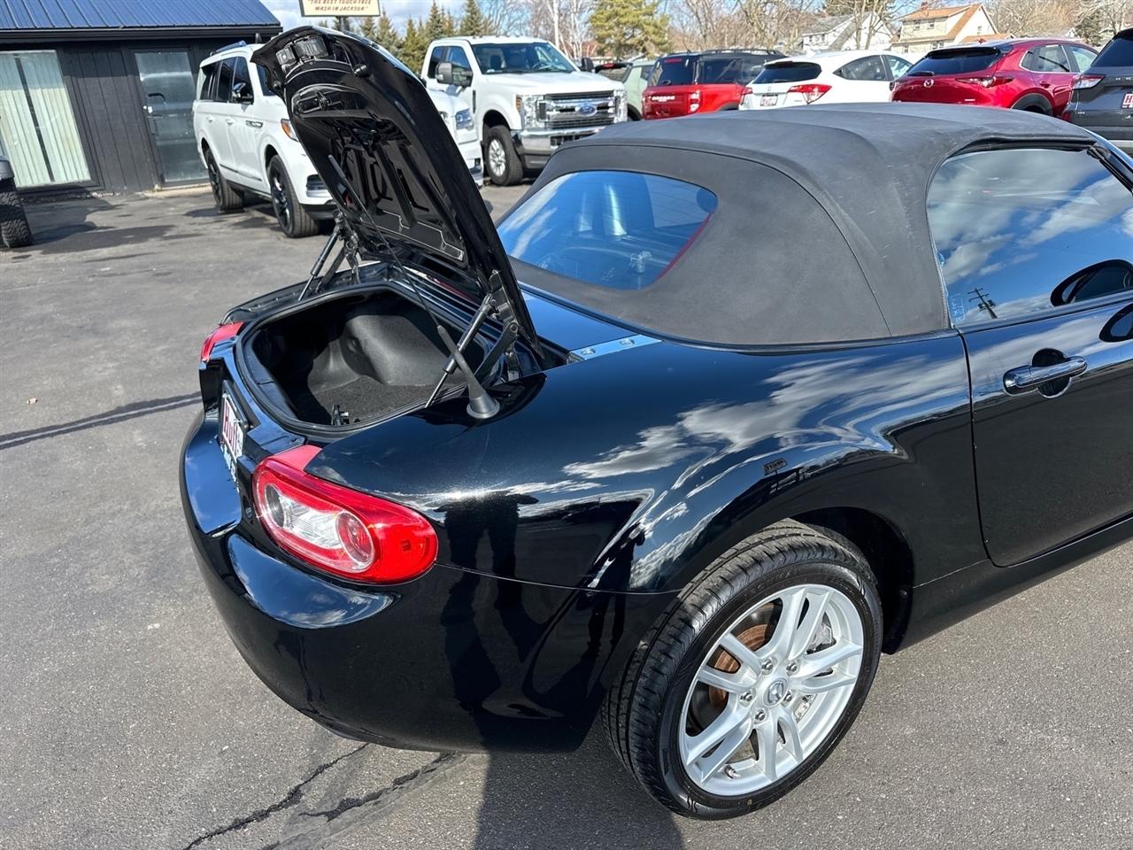 Mazda MX-5 Miata 2dr Conv Auto Sport 2011