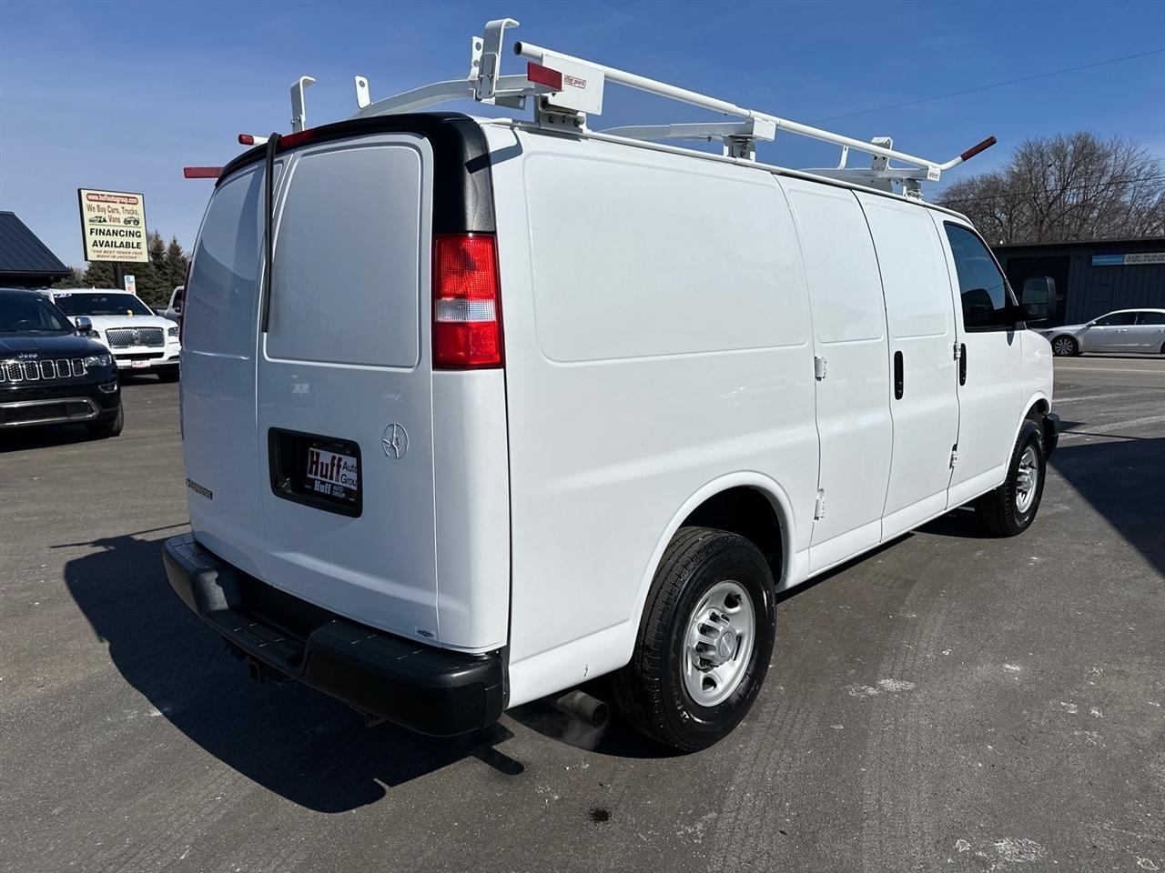 Chevrolet Express Cargo Van RWD 2500 135" 2020